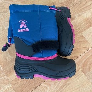 Kamik kids snow boots, size 11